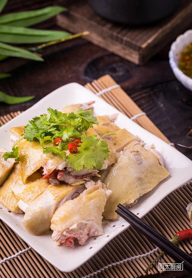 原汁原味，皮滑肉嫩！三提三放，这才是正宗白切鸡做法！