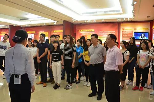 学校组织学生党员参观广东省反腐倡廉教育基地