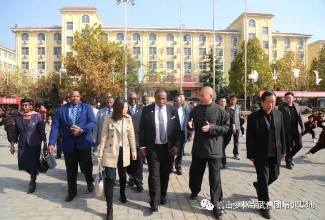 新闻│津巴布韦国防军司令一行来访武僧团，少林绝技惊艳四座！