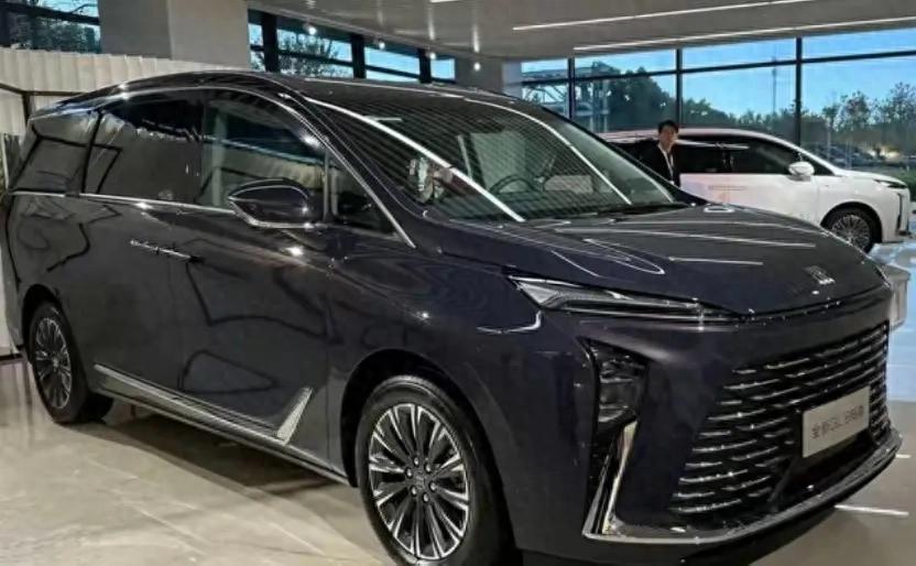 从豪华到实用：2025款别克GL8 ES陆尊全解析