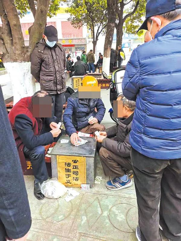 得闲围观斗“地主”