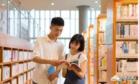 如果一个女人暗恋一个人，对一个人有好感，会有什么表现？