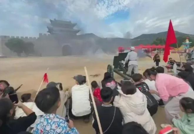 “跟着团长打县城”持续火爆，景区已限流！