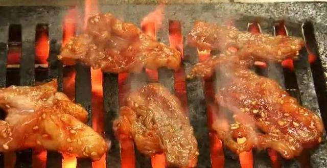 《孤独的美食家》里好吃到流泪的日式烧肉，原来是这么做的！