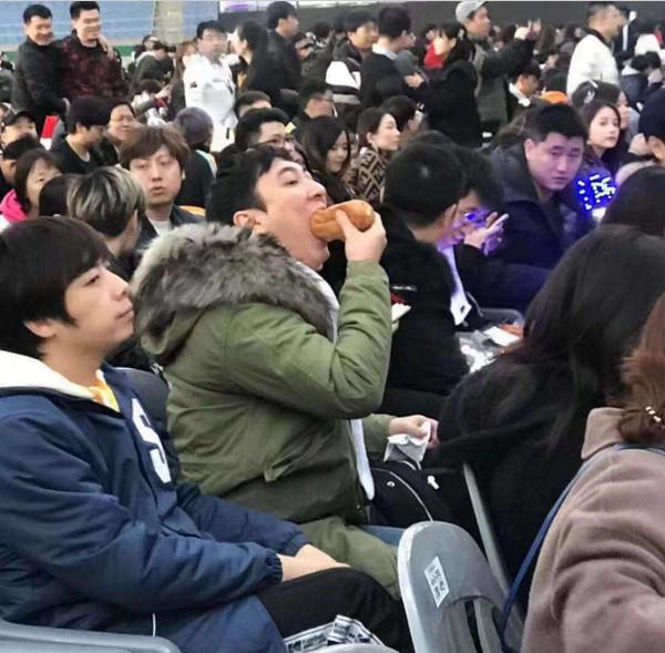 王思聪新女伴美照曝光，清纯文静完全不像网红，网友：口味变了？