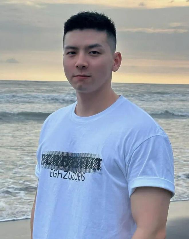 男生“不烫不染”的发型帅气自然，这3款干净利落，谁剪谁好看！