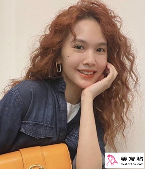 女生中分刘海发型大全 10款中分发型让你一点不沉闷