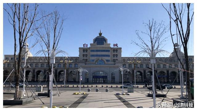 吉林省白城市开往首都的快速列车，不过天津