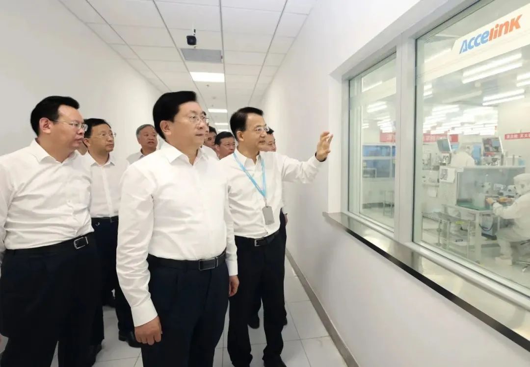 王忠林省长调研光迅科技
