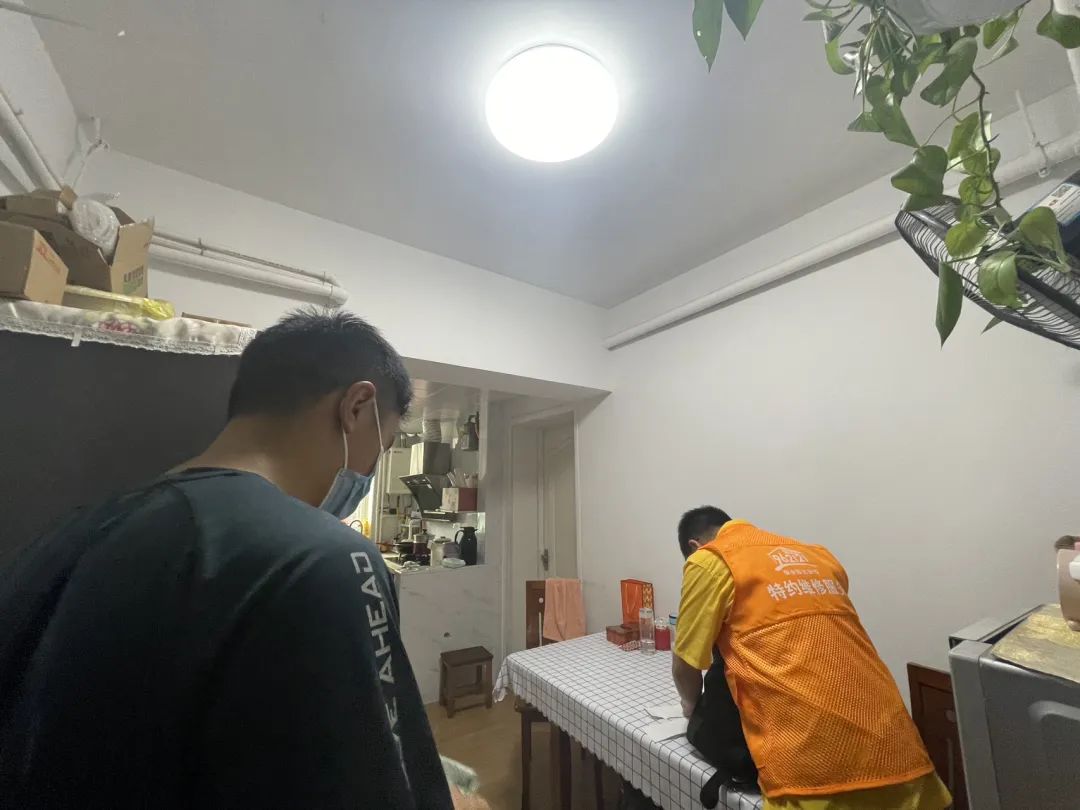 击退维修“刺客”的物业正规军已满月，将建立全市统一的收费标准
