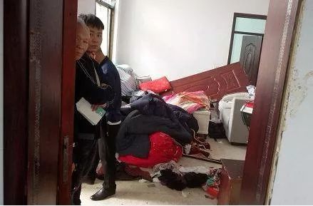 一声巨响后，他家卧室门被炸到了客厅！肇事的东西人人家里都有