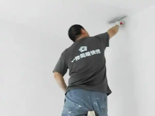 老旧墙面翻新重新刷漆就够了？老师傅提醒你，这几步千万别忘
