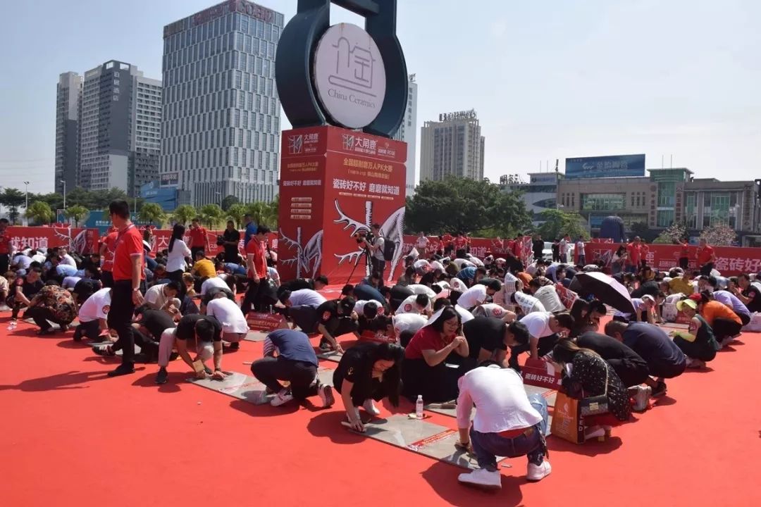 南顺芝大招频出带旺34届陶博会人气 瓷砖代理商“加盟代理就要大角鹿”