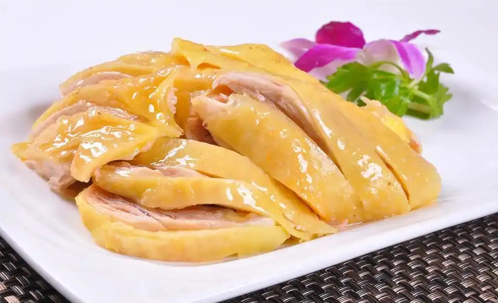 营养美味，粤菜经典，教学鲜香嫩滑的经典佳肴白切鸡