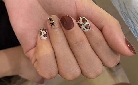 法式美甲白边怎么做