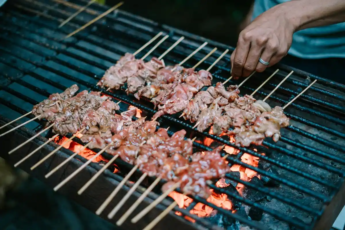 烤羊肉串的美味秘诀，腌制方法与配料大揭秘，你真的做对了吗？