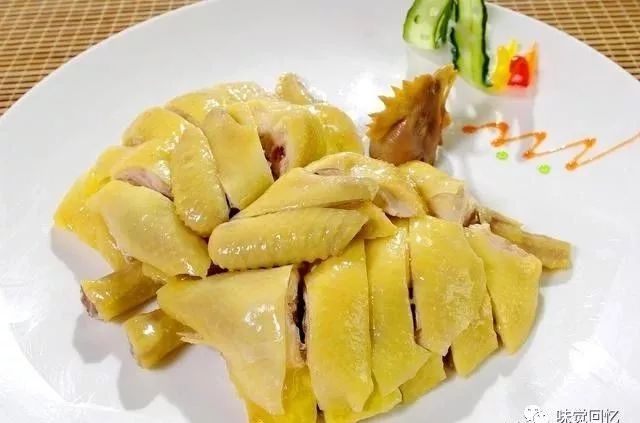 30年粤菜师傅教你正宗白切鸡做法：只需三个技巧，皮爽肉滑