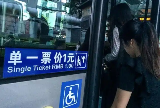 公交车每人收费一两元钱，公司不亏钱吗？老司机揭露背后原因
