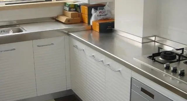 不锈钢橱柜台面好不好  不锈钢橱柜台面的选购技巧