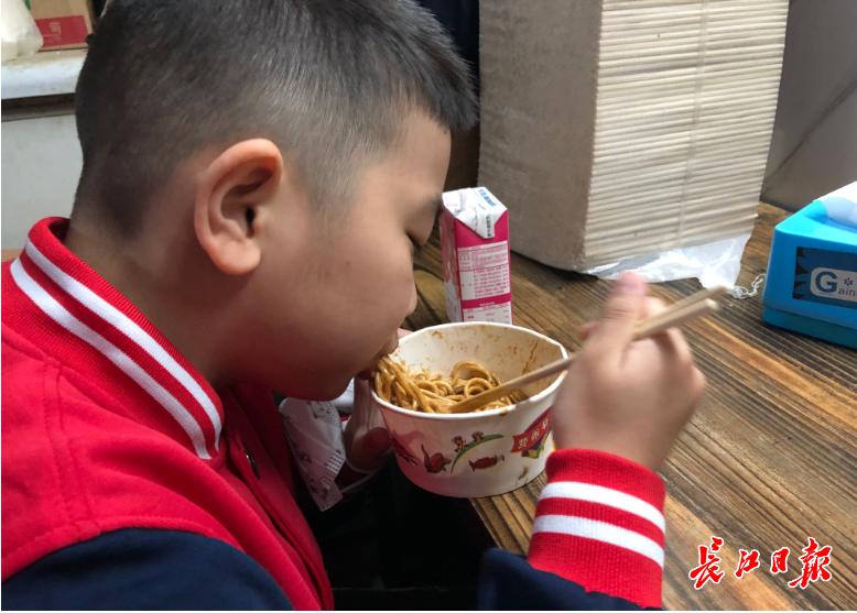 避免浪费又赢得了口碑，武汉这些早餐店有“小碗面”